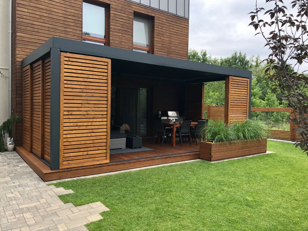 Taras z patio Warszawa - drewniany